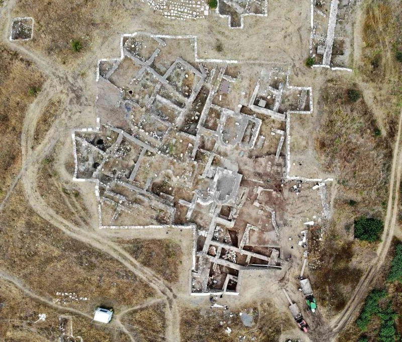 Helenistik döneme ait tapınak gün yüzüne çıkartılıyor
