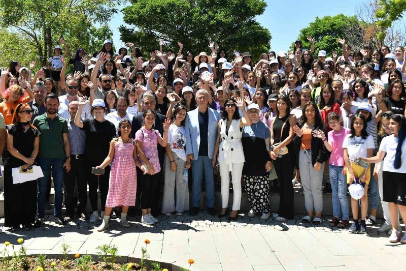 Ankara Büyükşehir Belediye Başkanı Yavaş’tan İngilizce Yaz Kampı’ndaki çocuklara ziyaret
