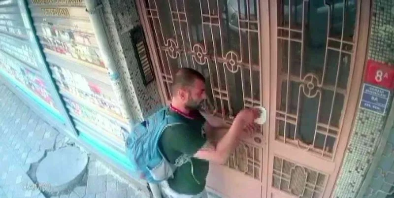 Zeytinburnu’nda soyduğu evden çıkarken ayakkabıları bile çaldı
