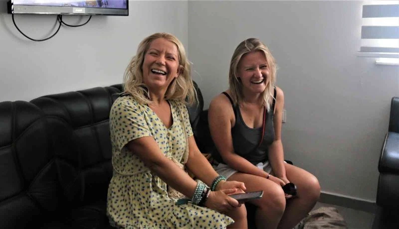 Rus turist takside unuttuğu telefona bir saat içinde ulaştı
