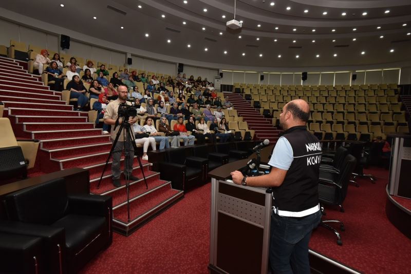 Karatay’da madde bağımlılığını önlemede annenin önemi konuşuldu
