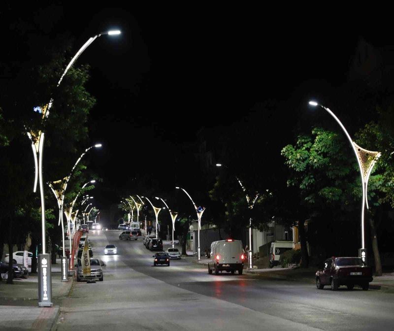 Akşemsettin Caddesi yeni görünümüne kavuştu
