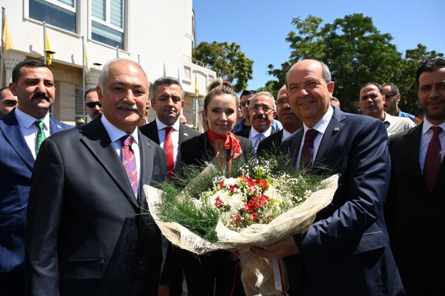 Cumhurbaşkanı Ersin Tatar, Başkan Kadir Kara’yı Makamında Ziyaret Etti