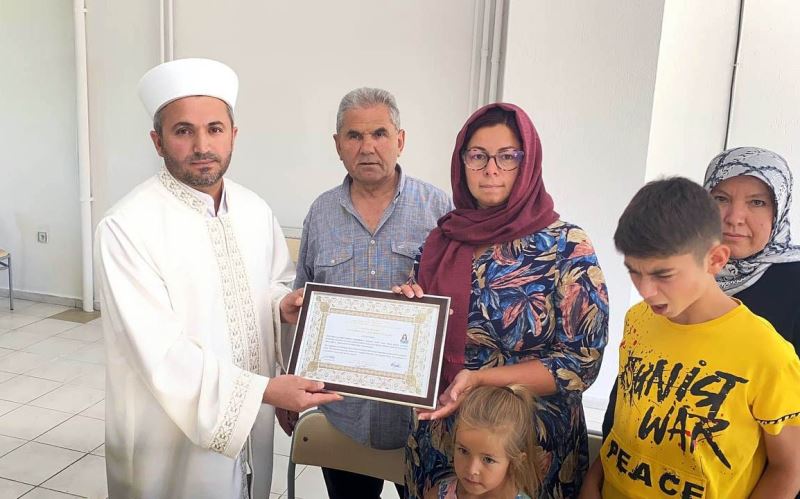 Boşandığı eşinin ardından çocuklarıyla birlikte Türkiye gelip İslam’ı seçti
