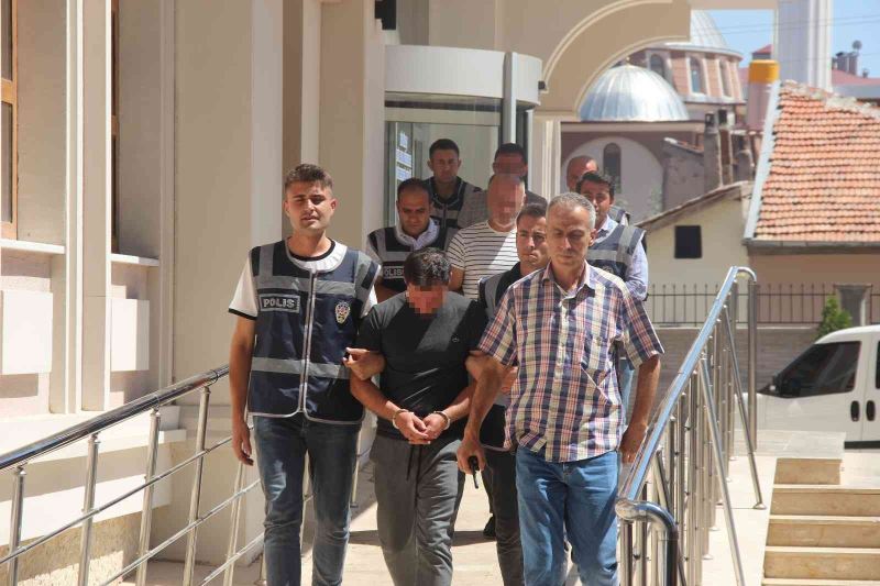 Konya’dan 100 bin liralık döviz çalan şahıslar Adana’da yakalandı
