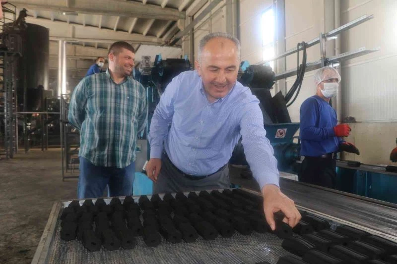 Rize’de çay çöpünden mangal kömürü üretiliyor
