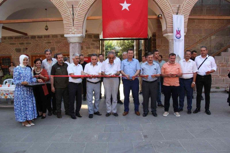 Cep telefonu ile çektikleri fotoğraflardan sergi açtılar
