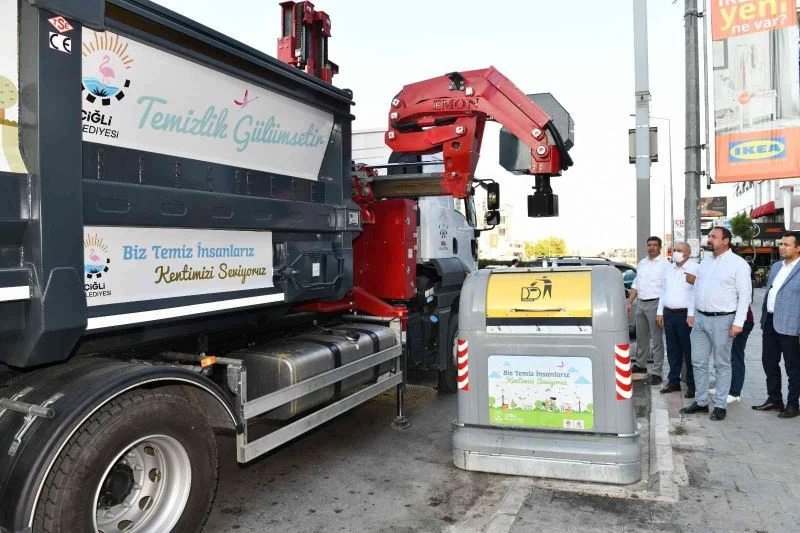 Çiğli’de 3700 litrelik yeni konteynerler alındı

