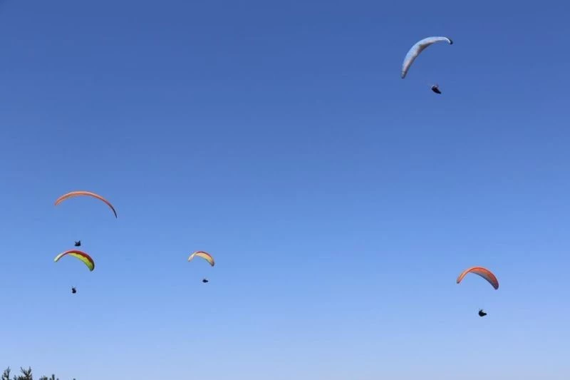 41 paraşütçünün mücadele edeceği yarışma başladı
