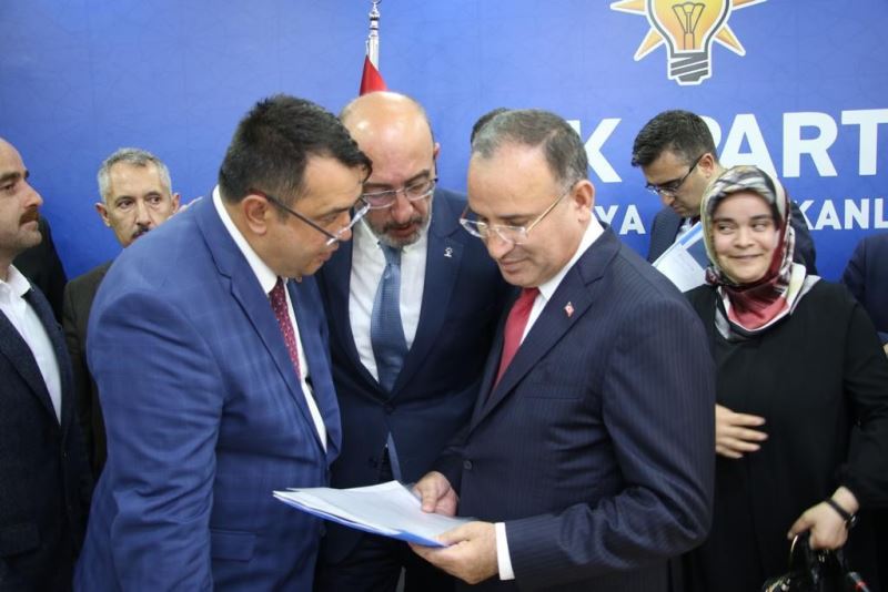 Bakan Bozdağ’a İnternet Yasası’nda değişiklikler yapılması istenen dosya verildi
