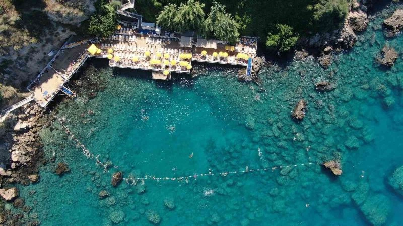 Antalyalı kadınlar jimnastiği denize taşıdı, hem spor yaptı hem eğlendi
