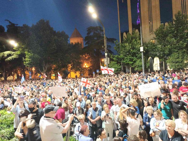 AB’den aday ülke statüsü alamayan Gürcistan’da hükümet karşıtı protestolar sürüyor
