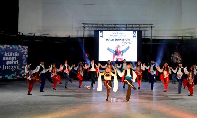 İnegöl Belediyesi Halk Dansları Topluluğundan muhteşem gösteri
