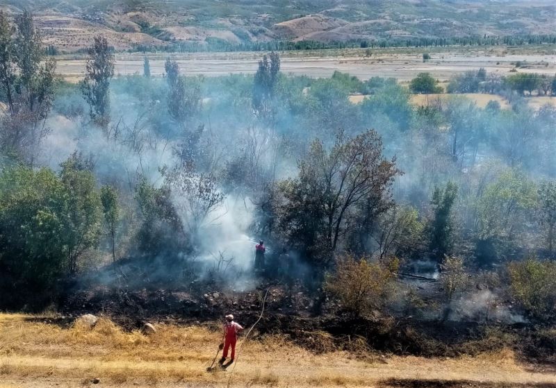 Üzümlü’de örtü yangını büyümeden söndürüldü
