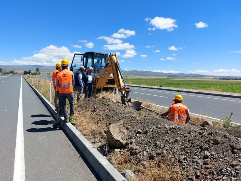 Arpaçay’da çevre yolu aydınlatılıyor
