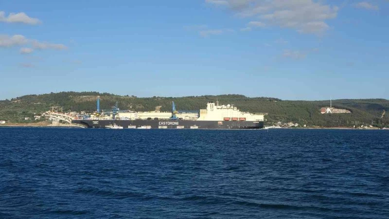 ’Castorone’ isimli gemi Çanakkale Boğazı’ndan geçti
