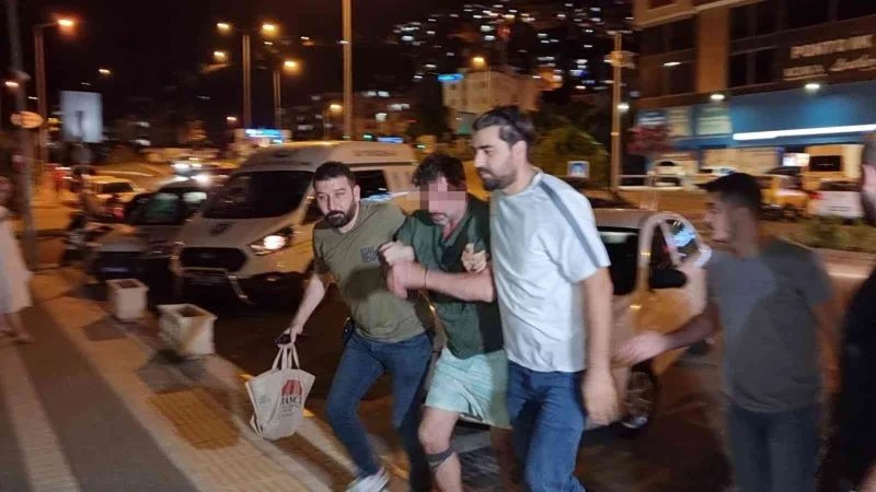 Markette tartıştığı ortağını boğazından bıçaklayarak öldürdü
