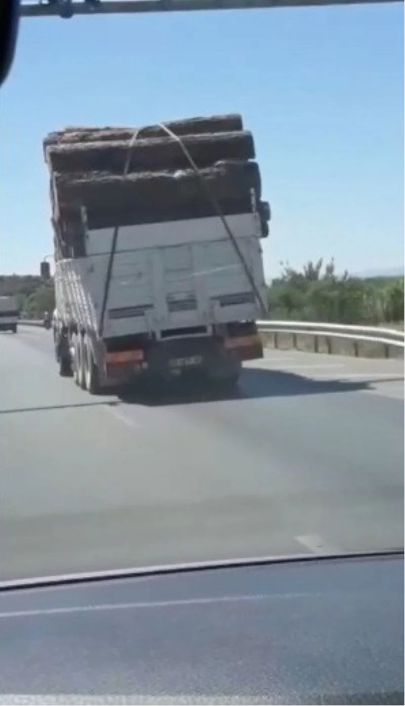 Tehlikeyi sezen sürücüler kayda girip uyardı, kaçınılmaz son gecikmedi
