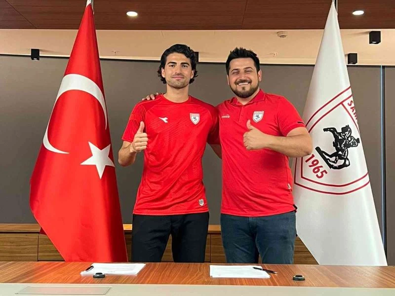 Ahmet Sagat’tan Samsunspor’a 3 yıllık imza
