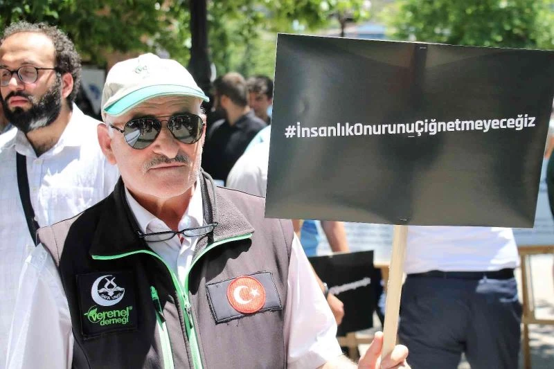 Bir grup STK üyesinden, LGBT yürüyüşüne protesto
