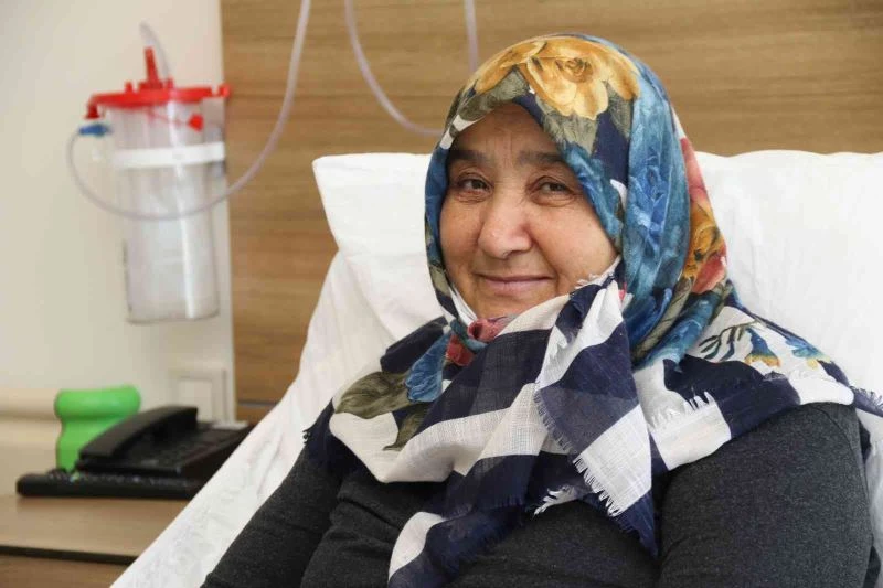 70 yaşındaki hasta bu yöntemle sağlığına kavuştu
