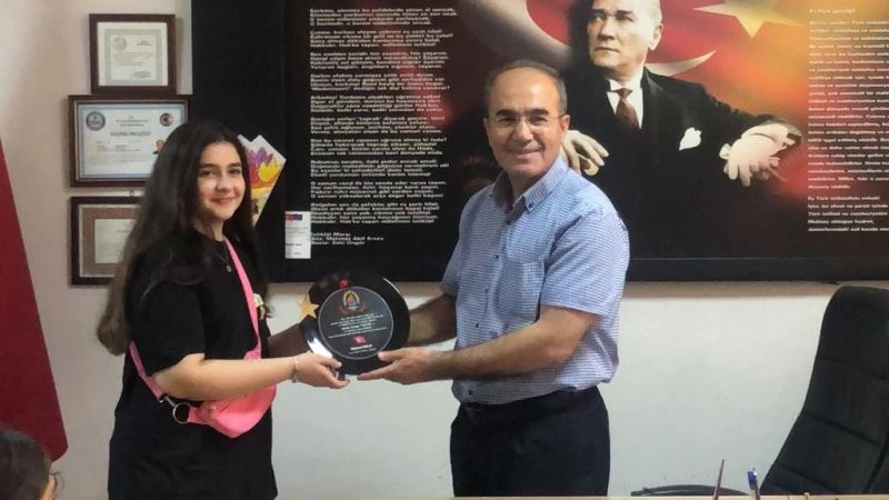 LGS Şampiyonuna ilkokulundan plaket
