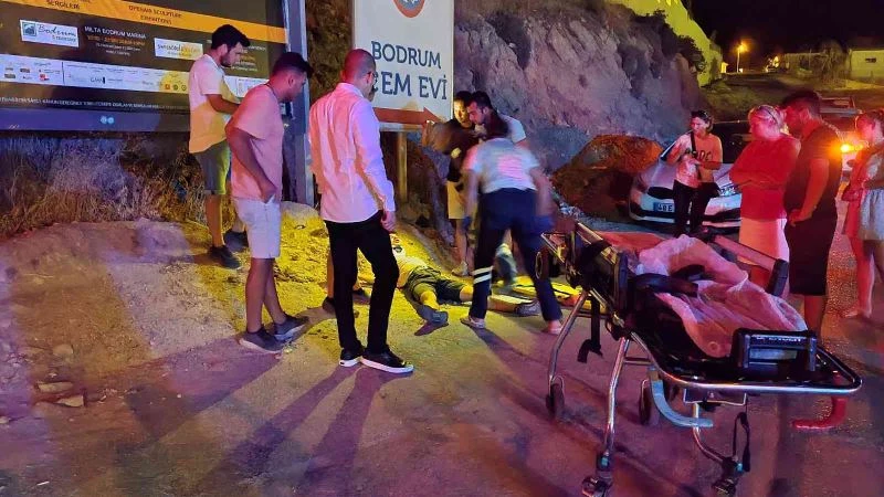 Yaralıyı bırakıp basına saldırdılar
