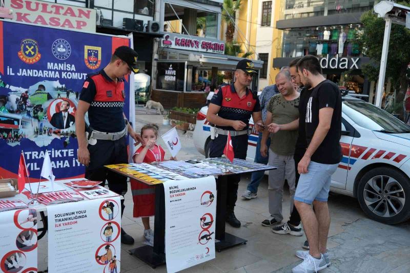 Manisa İl Jandarma Komutanlığı trafik kazalarını en aza indirmek için harekete geçti
