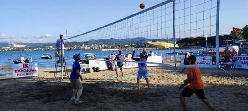 Manyetik kumda voleybol turnuvası başladı
