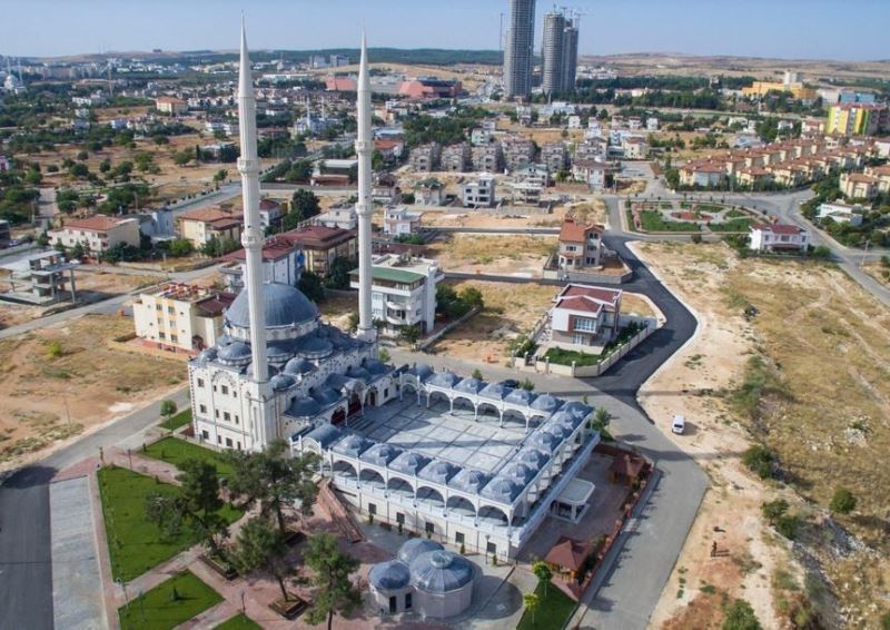 Gaziantep’te cami kapısını benzinle yakan şahıs gözaltına alındı
