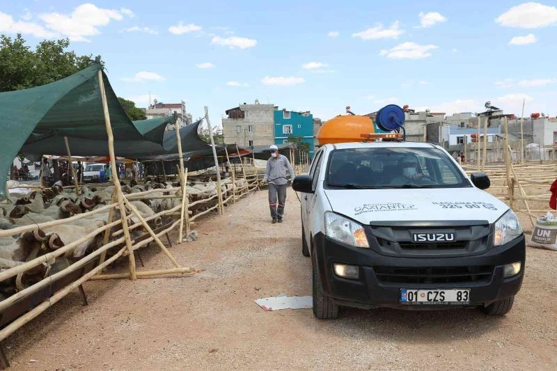 Gaziantep’te kurban satış ve kesim yerleri ilaçlanıyor

