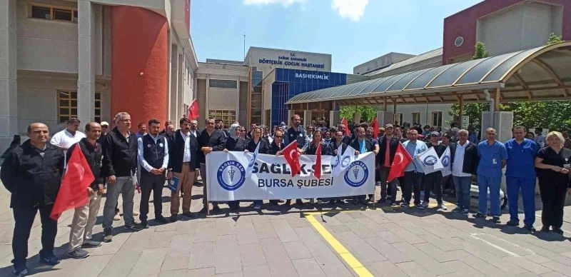 Sağlıkta şiddeti siyah önlüklerle protesto ettiler

