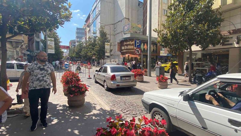 Kurban Bayramı öncesi şehrin simgesi Milli Kuvvetler Caddesi’nde yoğunluk.
