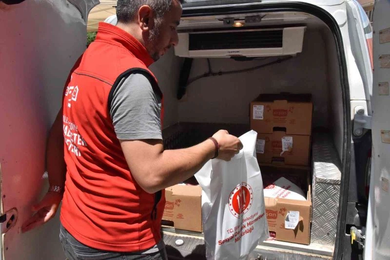 Belediyeden ihtiyaç sahibi kişilere bayram öncesi et dağıtıldı
