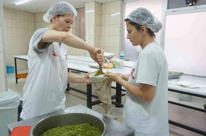 Osmanlı mirası tatlılar bayram sofralarını süsleyecek
