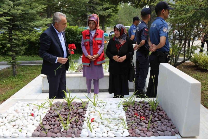Yozgat’ta Kurban Bayramı arefesinde şehitlik ziyaret edildi
