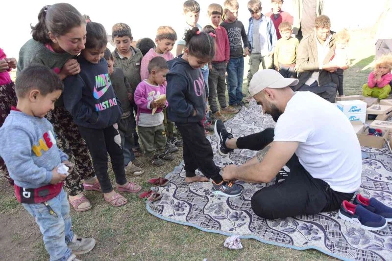 Köy çocuklarına bayramlık ayakkabı
