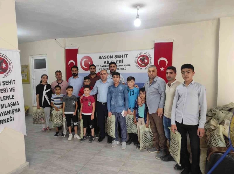 Batman’da 118 şehit ve gazi çocuğuna bayramlık kıyafet dağıtıldı
