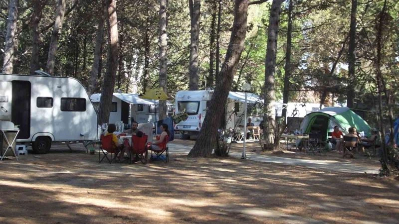 (Özel) Kuzey Ege’de karavan kamp alanlarına büyük ilgi
