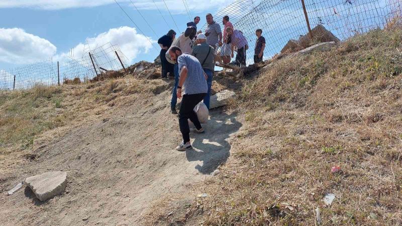 Avcılar’da kurban kesim alanına giden yol ’eziyet yolu’na dönüştü
