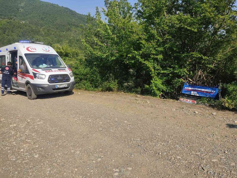 Yenice’de patpat ormanlık alana uçtu: 2 yaralı
