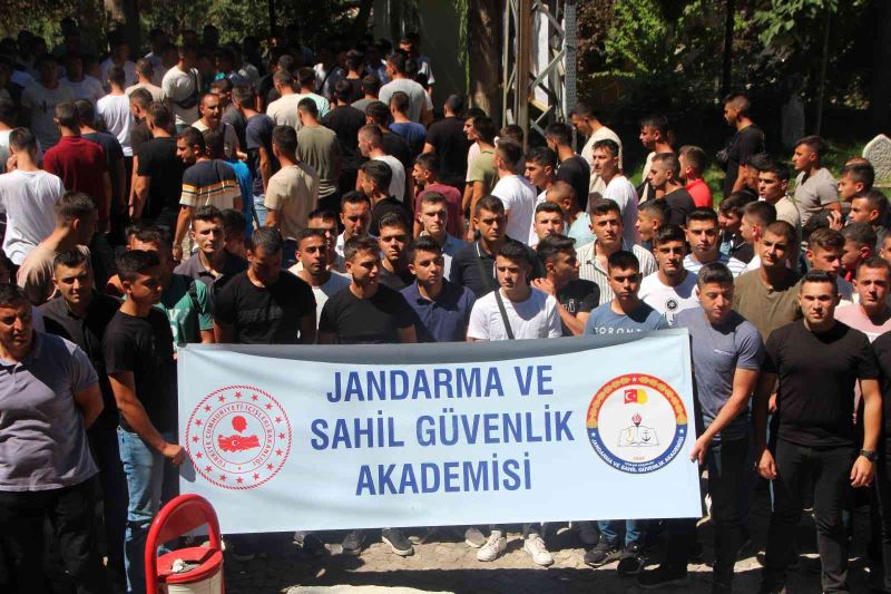 Şeyh Edebali Türbesini 3 bin Jandarma ve Sahil Güvenlik Akademisi öğrencisi ziyaret etti
