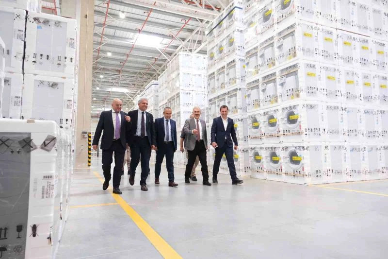 Vali Ayyıldız ve Başkan Küpeli beyaz eşya üretim tesisini ziyaret etti
