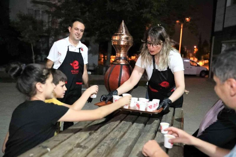Efeler halkı Başkan Atay’ın ikramıyla serinledi

