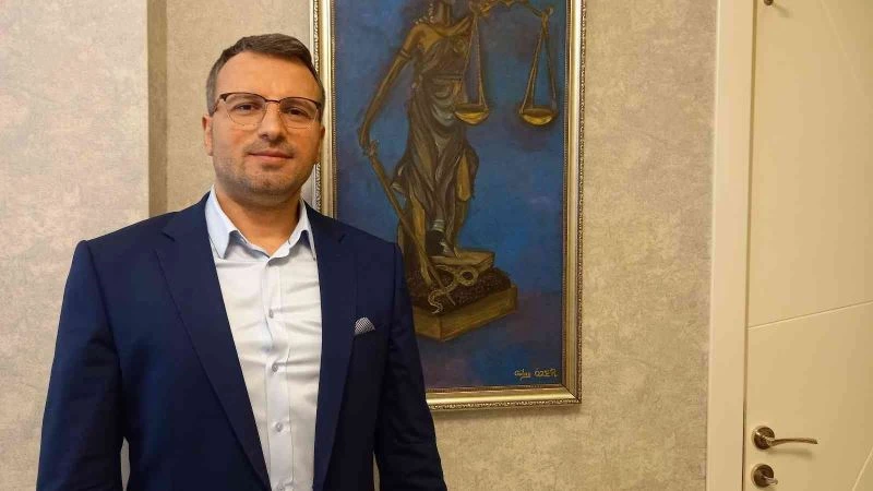 Dava için yola çıkan avukatın kamu görevi yaptığı gerekçesiyle itiraz ettiği hız cezası iptal edildi
