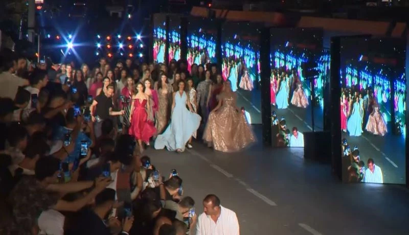 Laleli’de caddeyi podyuma çevirdiler
