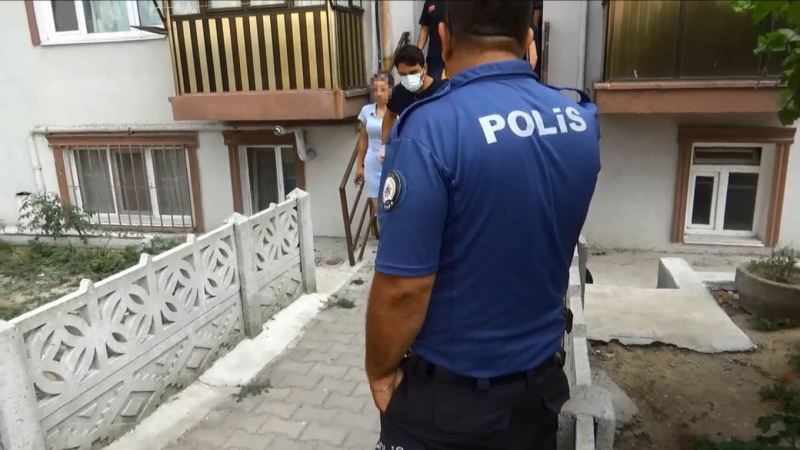 Bileğini kesti, yürekleri ağızlara getirdi
