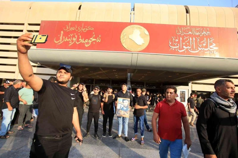 Mukteda Sadr, Irak Meclisi’nin feshedilmesi ve erken seçim çağrısını yineledi
