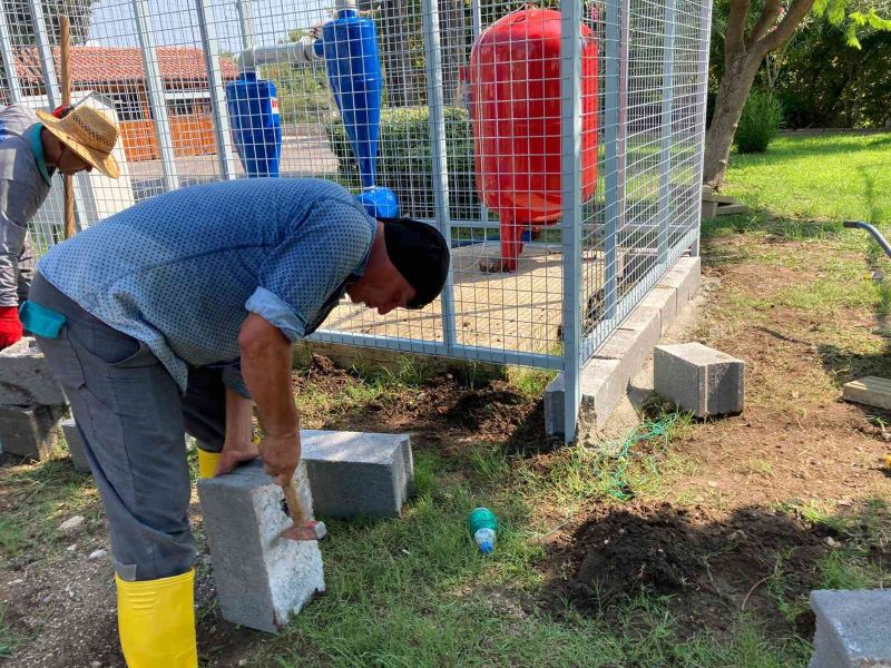 Kemer’de yeşil alanlara bakım ve onarım çalışması
