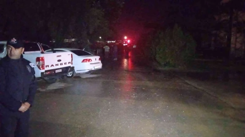 Afyon Kocatepe Üniversitesi Hayvan Çiftliği yerleşkenin içerisine sivil eğitim uçağının düştüğü bildirildi. Durumun bildirilmesi üzerine olay yerine ekipler gönderildi. İlk bilgilere göre, uçağın içinde bulunan 2 kişi ambulansla hastaneye sevk edildi.
